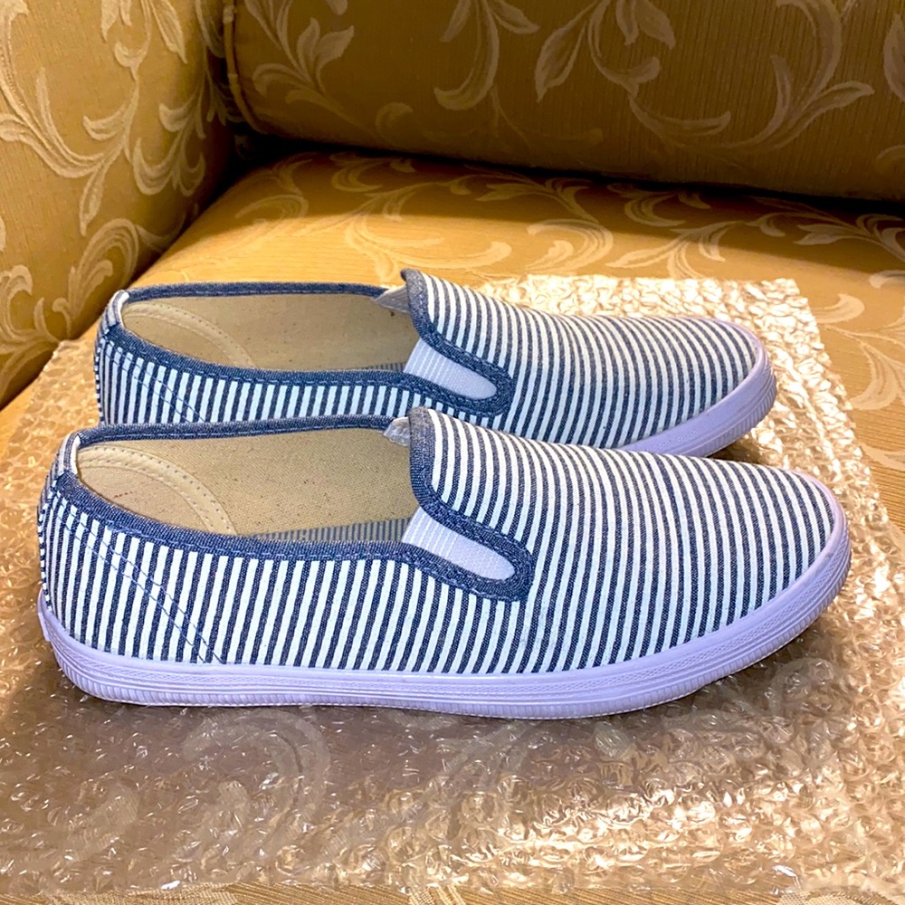 🌸 DONATED/DONATED AMERICAN EAGLE 🦅 SNEAKERS